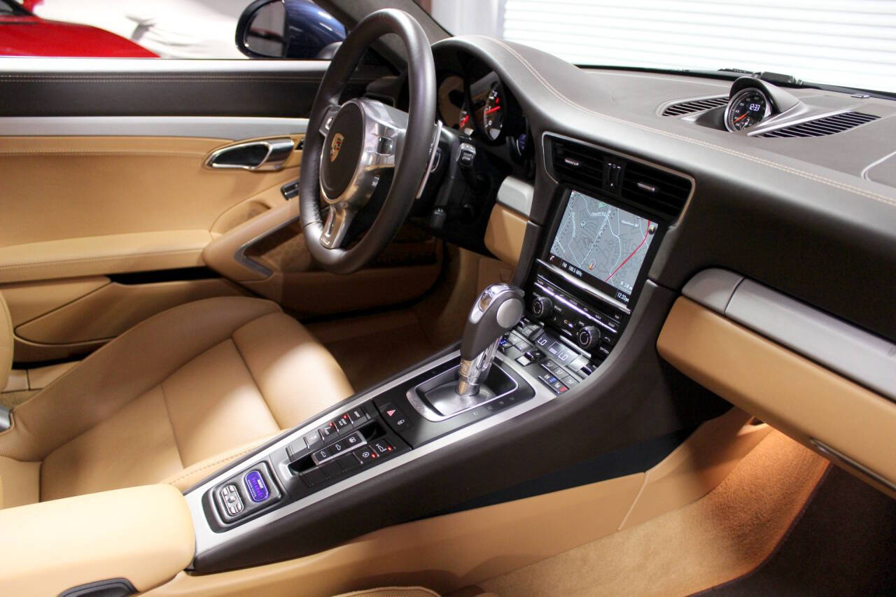 2015 Porsche 911 32