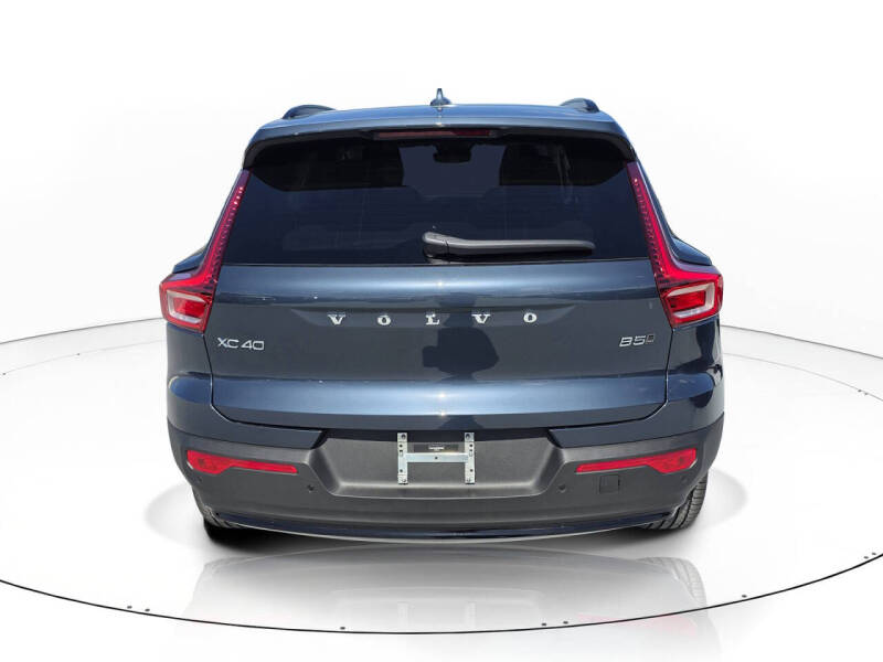 2026 Volvo XC40 B5 Core