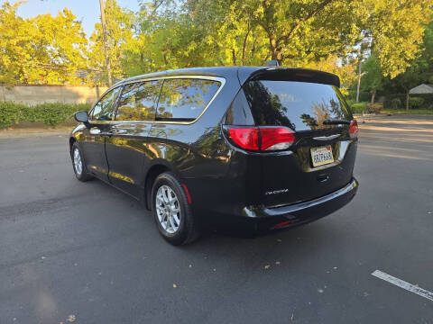 2017 Chrysler Pacifica LX