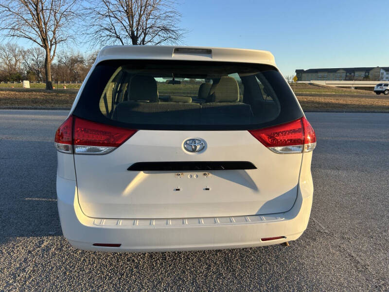 2013 Toyota Sienna L 7-Passenger