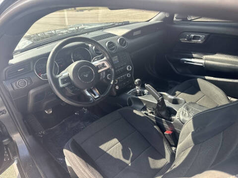 2017 Ford Mustang V6