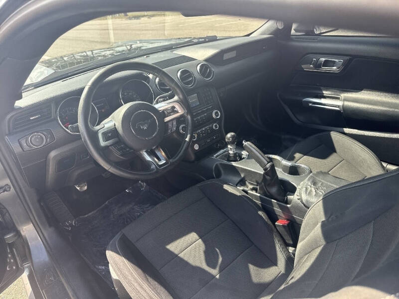 2017 Ford Mustang V6