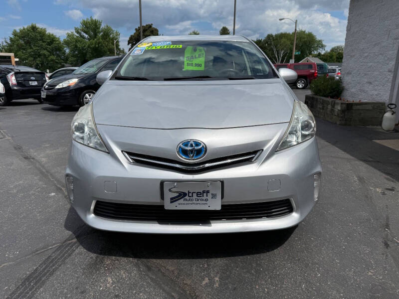 2013 Toyota Prius v Two
