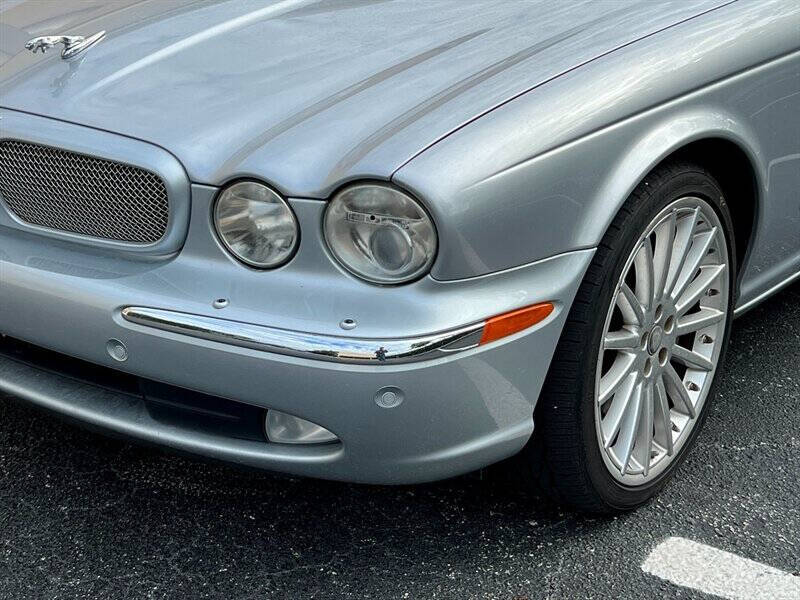 2007 Jaguar XJ Series XJR photo 10