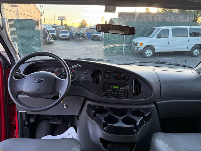 2006 Ford E-Series E-350 SD XLT