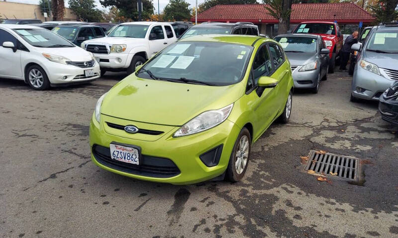 2013 Ford Fiesta SE's photo