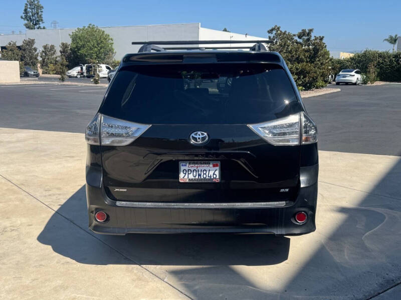 2013 Toyota Sienna SE 8-Passenger