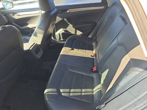 2014 Volkswagen Passat 1.8T Wolfsburg Edition