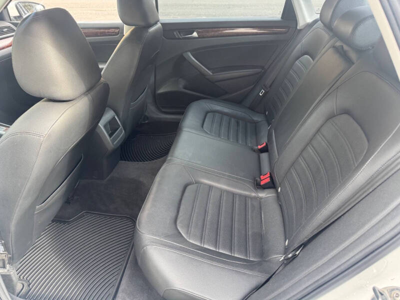 2012 Volkswagen Passat SEL PZEV