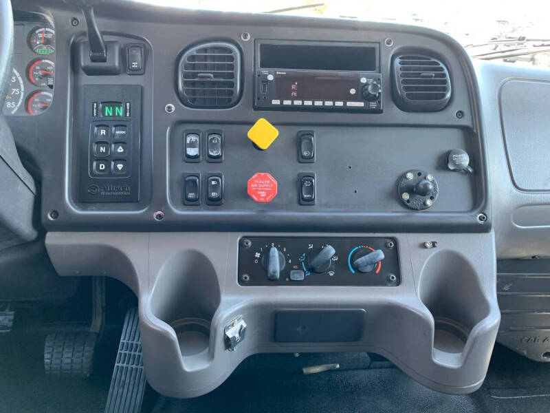 2015 Freightliner M2 106