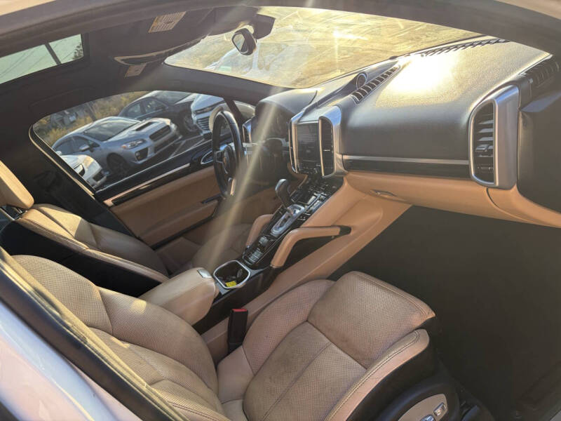 2017 Porsche Cayenne S E-Hybrid Platinum Edition