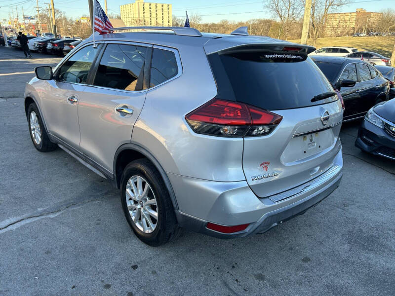 2017 Nissan Rogue SV
