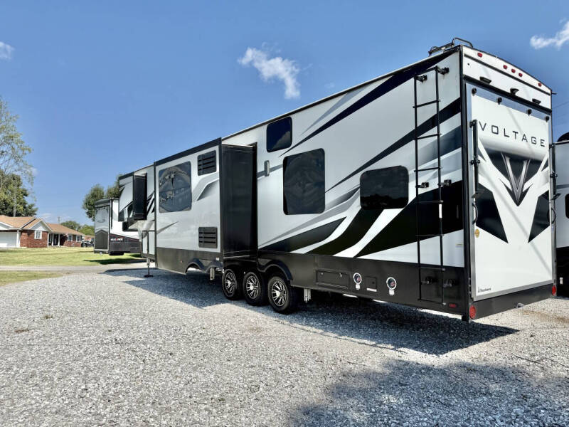 2022 Dutchmen Voltage