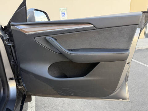 2024 Tesla Model Y Long Range