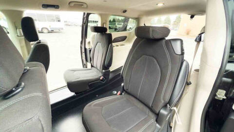 2022 Chrysler Voyager LX