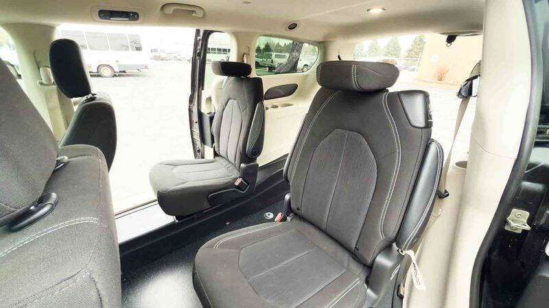 2022 Chrysler Voyager LX