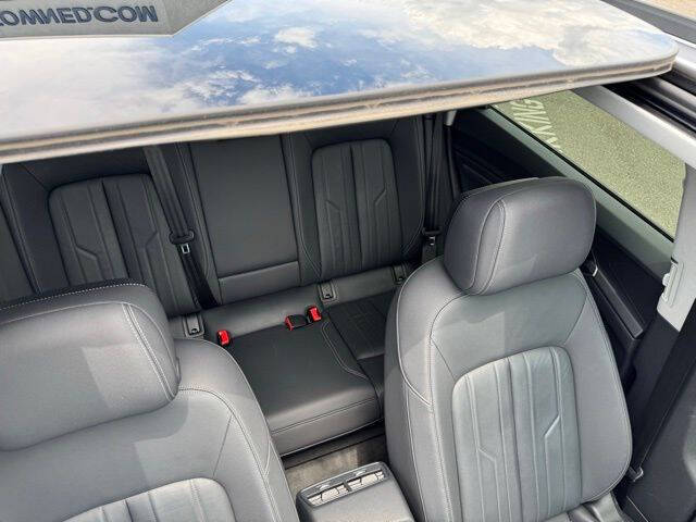 2022 Audi e-tron quattro Premium