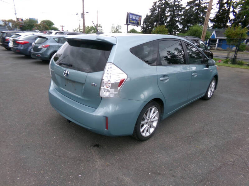 2014 Toyota Prius v Two
