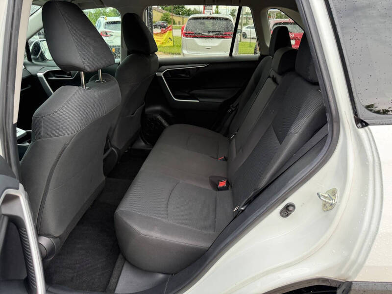 2020 Toyota RAV4 LE