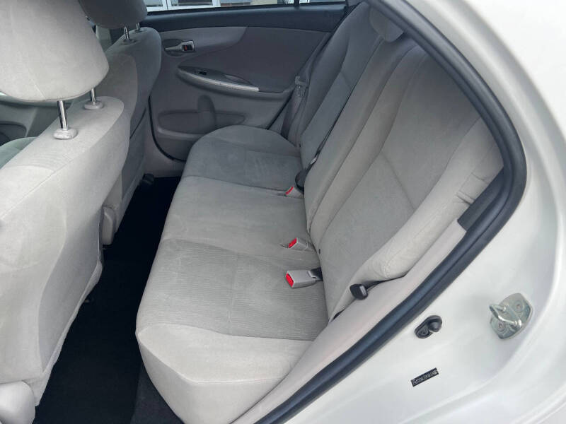 2011 Toyota Corolla LE