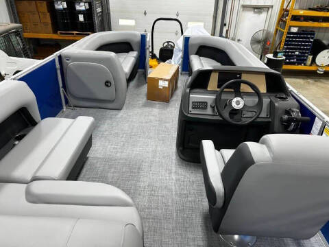 2026 Sun Tracker Party Barge 18 DLX