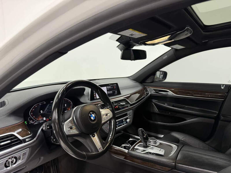 2022 BMW 7 Series 740i