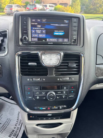 2015 Chrysler Town and Country Touring-L