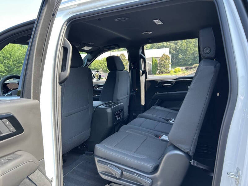 2025 Chevrolet Suburban LS