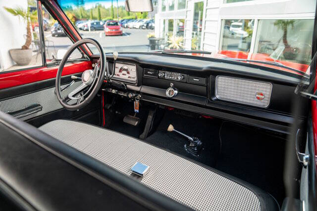 1968 Jeep Wagoneer 12