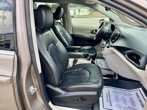 2017 Chrysler Pacifica Touring-L Plus