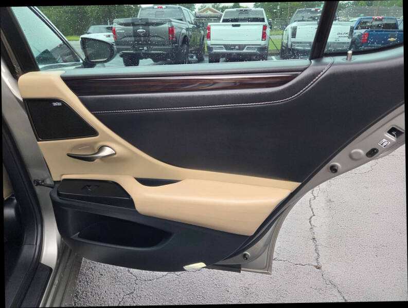 2020 Lexus ES 300h