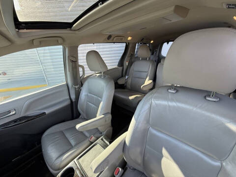 2015 Toyota Sienna XLE Premium 8-Passenger
