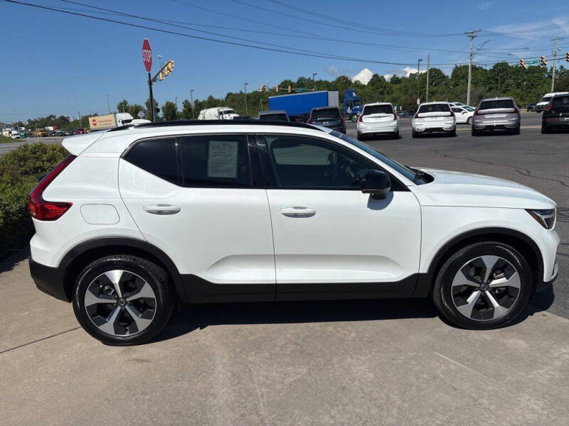 2026 Volvo XC40 B5 Plus