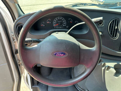 2003 Ford E-Series E-150 Base