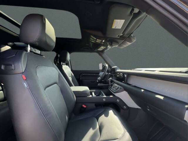 2024 Land Rover Defender 90 P400 X-Dynamic SE