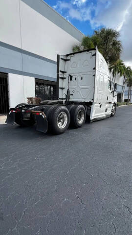 2020 Freightliner Cascadia