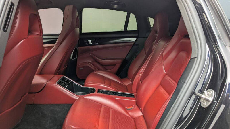 2018 Porsche Panamera 4