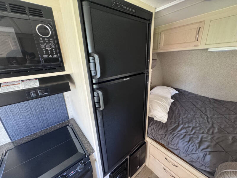 2018 Winnebago 1706FB