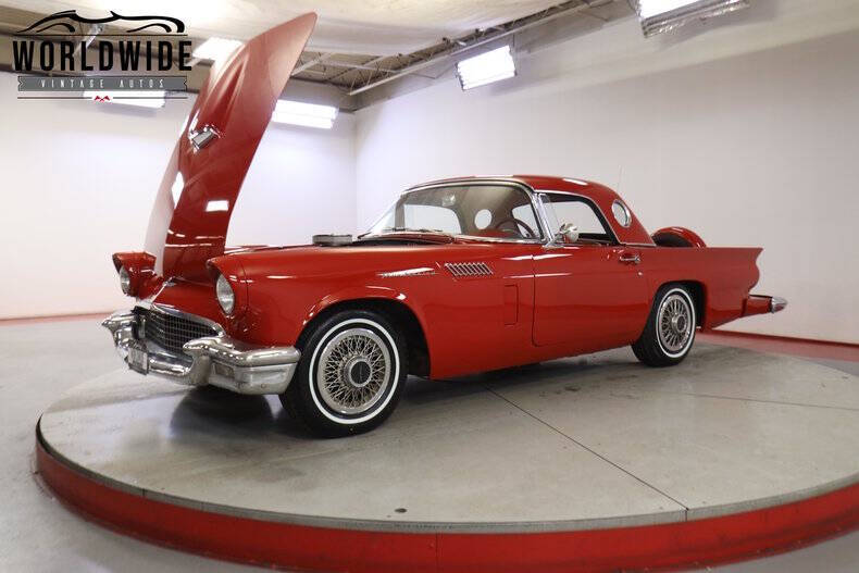 1957 Ford Thunderbird