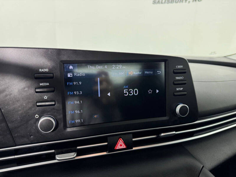 2025 Hyundai Elantra SE