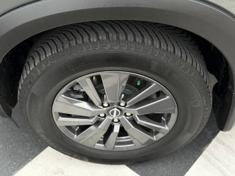 2022 Nissan Pathfinder SV
