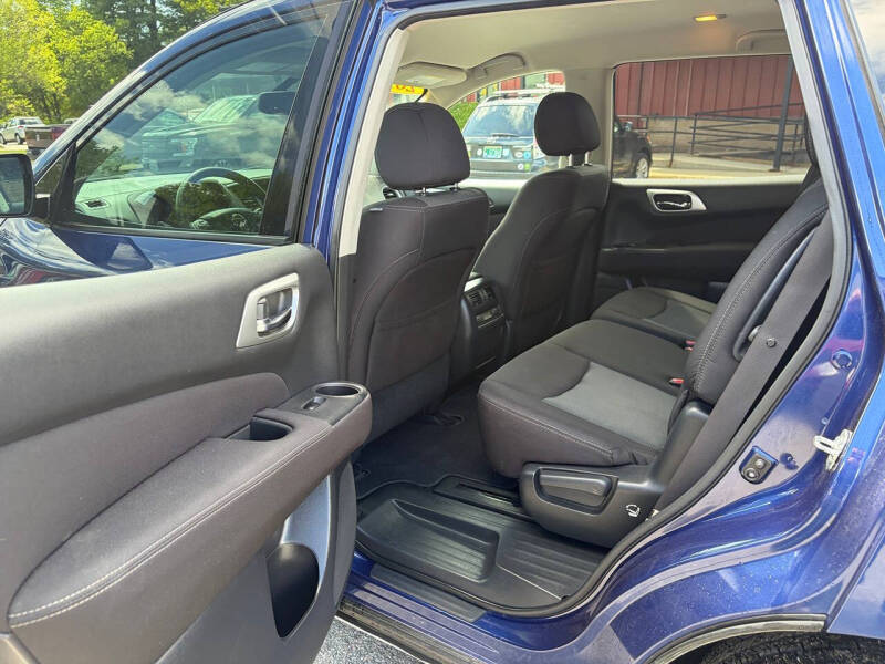 2017 Nissan Pathfinder SV