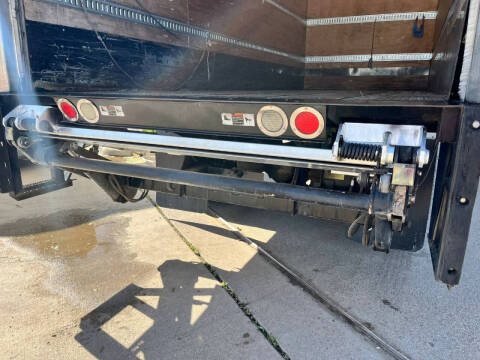 2013 Freightliner M2 106