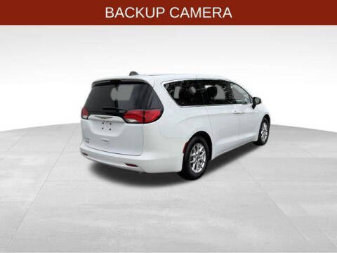 2022 Chrysler Voyager LX