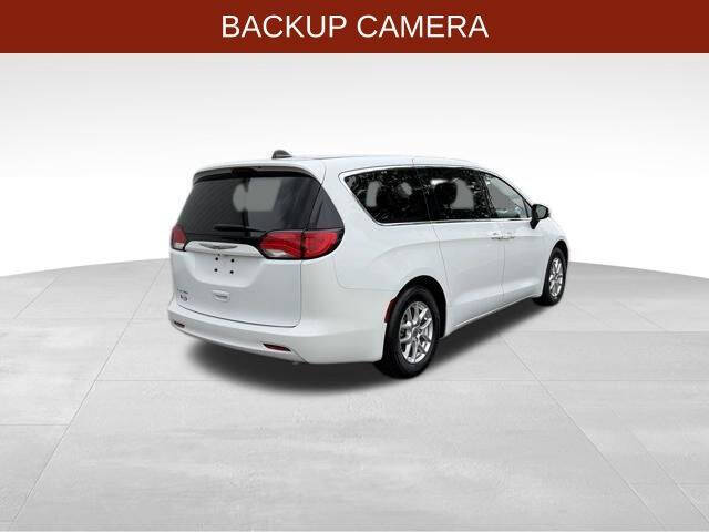 2022 Chrysler Voyager LX