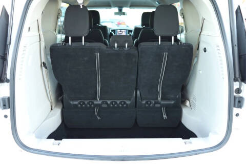 2022 Chrysler Voyager LX