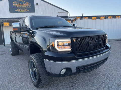 2007 GMC Sierra 1500 for sale at BELOW BOOK AUTO SALES in Idaho Falls ID