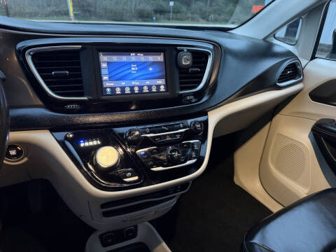 2020 Chrysler Voyager LXi