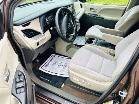 2019 Toyota Sienna LE Mobility 7-Passenger