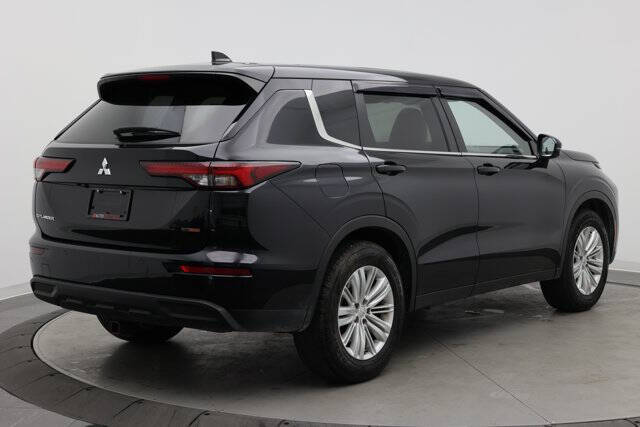 2024 Mitsubishi Outlander ES
